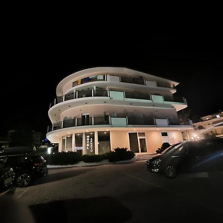 Eu Ropa Hotel Nereto Bagian luar foto