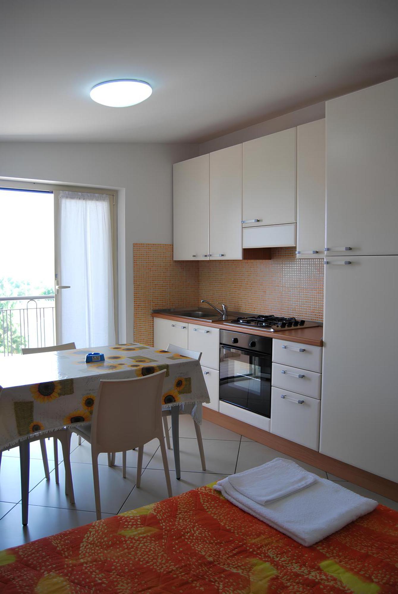 Eu Ropa Hotel Nereto Bagian luar foto